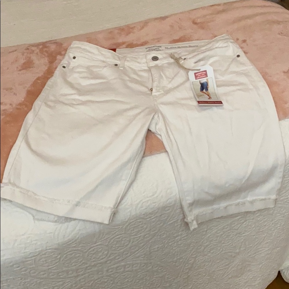 NWT Levi’s White Denim Shorts